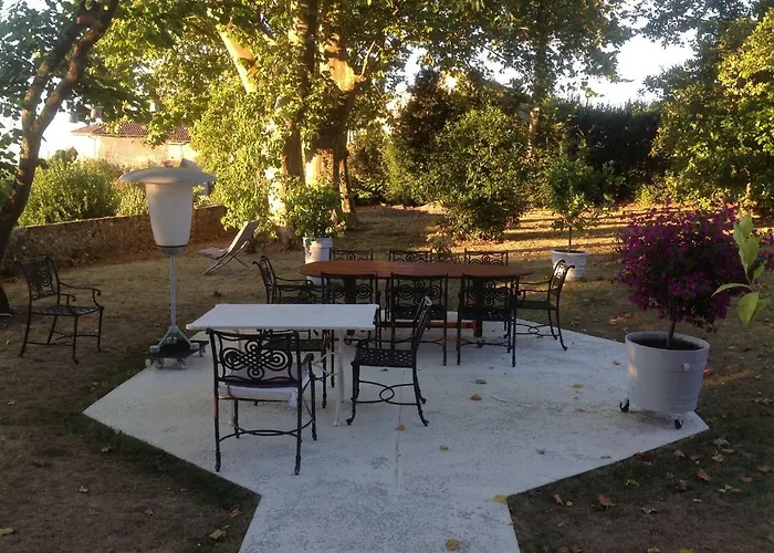 Manoir Saint-louis Bed & Breakfast 4*