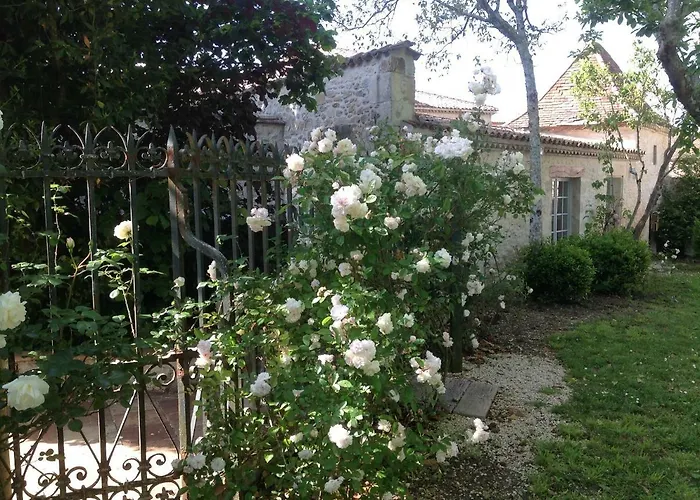 Manoir Saint-louis Bed & Breakfast 4*