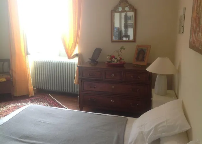 Manoir Saint-louis Oda ve Kahvaltı 4*