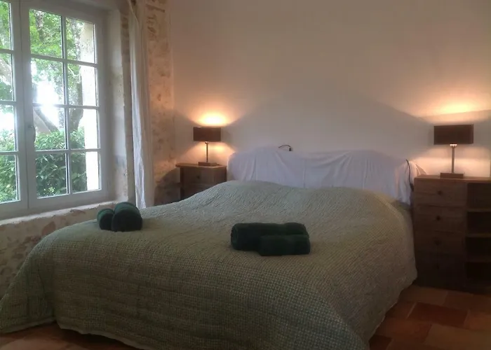 Manoir Saint-louis ベッド・アンド・ブレックファスト ブグロン